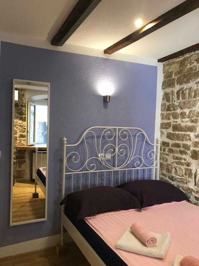 Rooms & Studio Apartments Šibenik Eksteriør billede