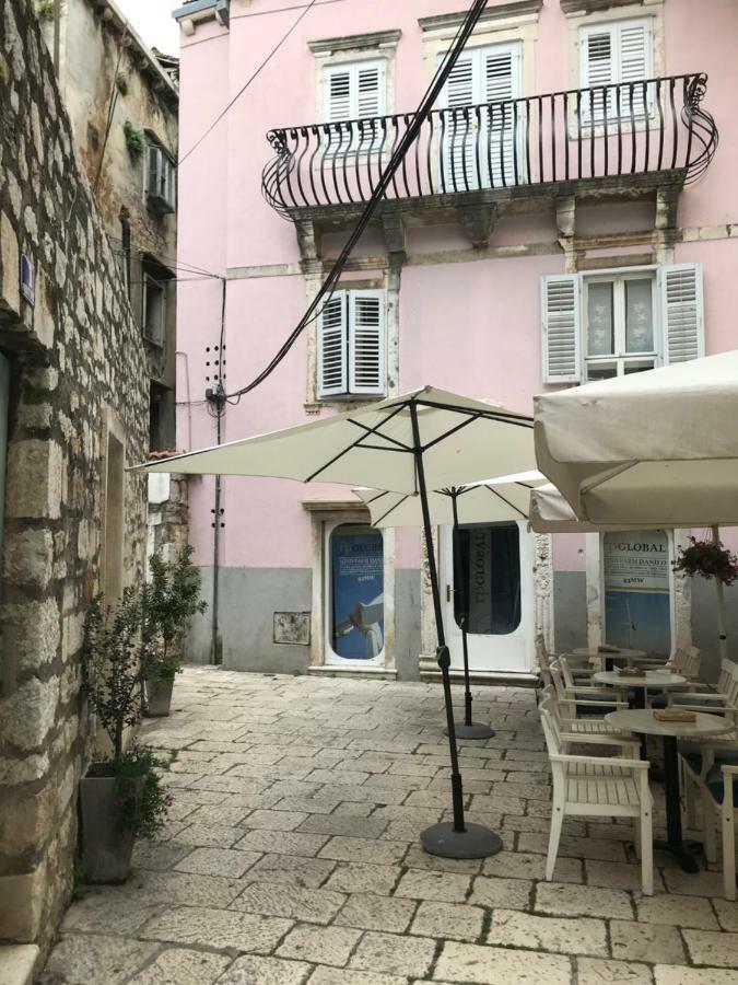 Rooms & Studio Apartments Šibenik Eksteriør billede